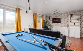 Coop Arena & Etihad - Free Parking - Pool Table